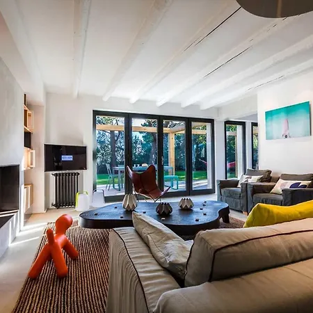 Paradise Keyweek With Pool Fireplace Near The Beach In Villa