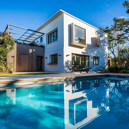 Paradise Keyweek With Pool Fireplace Near The Beach In